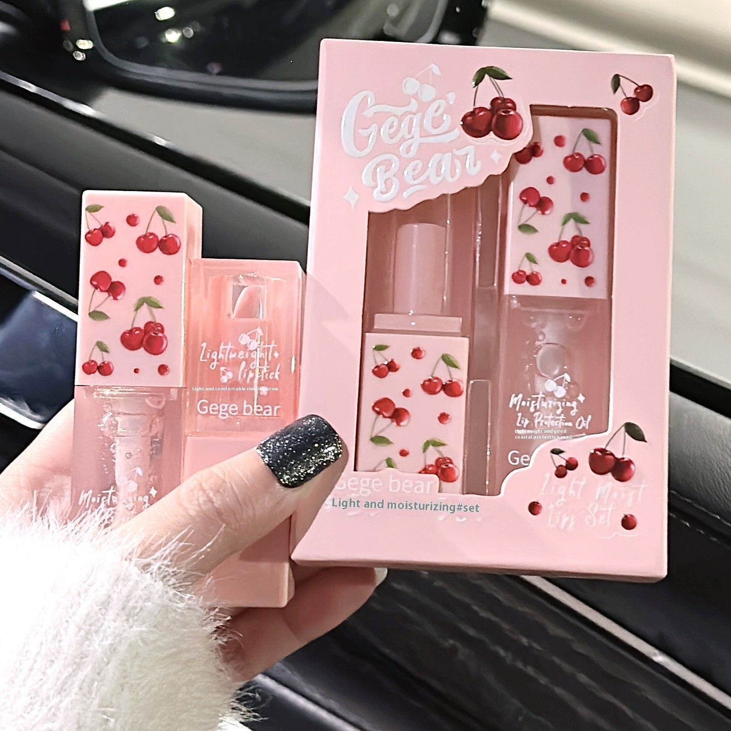 Light, Comfortable And Tender Lips Suit